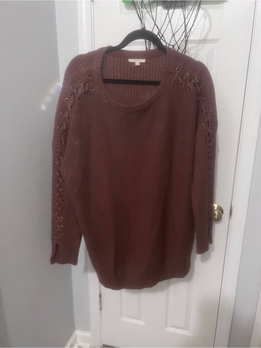 easel Lace-Up Sleeve Crewneck Sweater - Mauve Rose